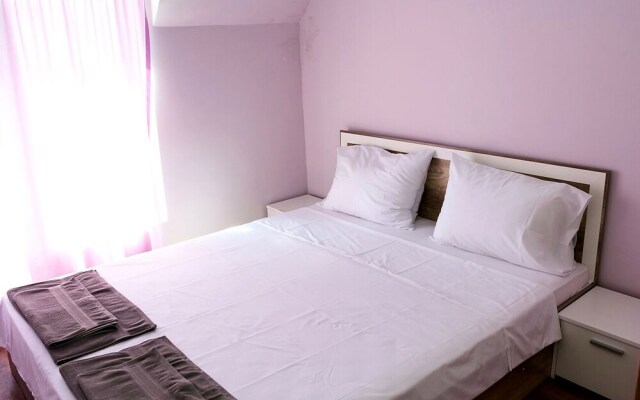 FM Premium 1-BDR Apartment with Parking Spot