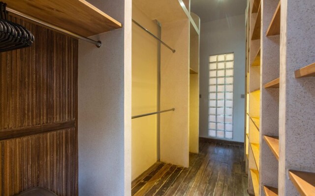 Jungle Wooden Villa, 3 BR, Ubud With Staff