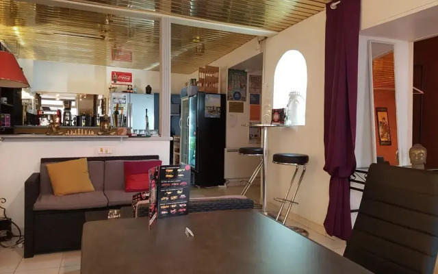 Felicidade Hostel