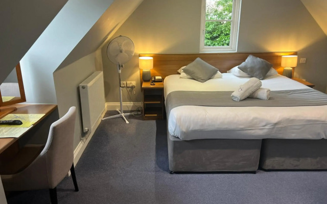 The Corner House Hotel Gatwick
