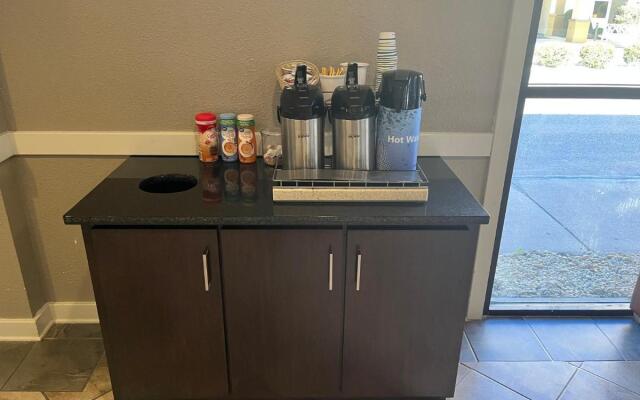 Red Roof Inn & Suites Newport News