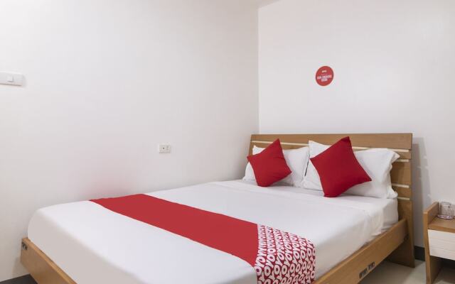 Lucky Hotel by OYO Rooms