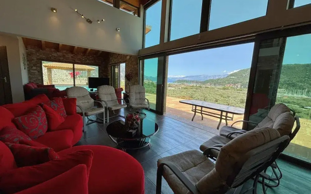 Smaragdine Blue Villa