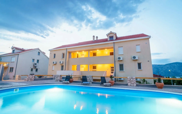 Kis Residence