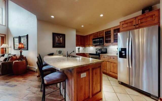 Ski in, Ski out, 2 Bedroom Luxury Residence in Snowmass Village