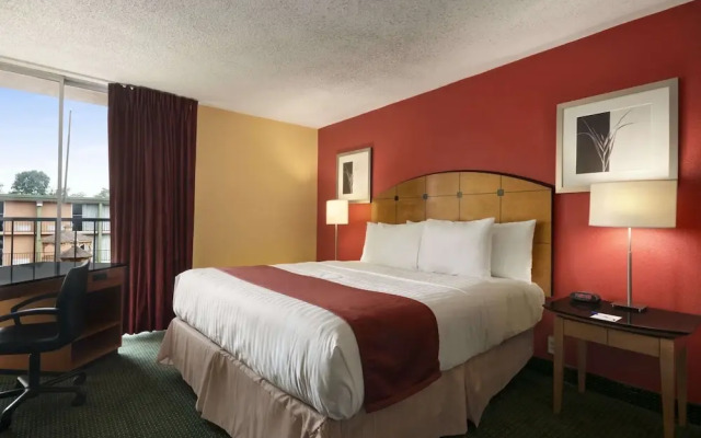 Baymont Inn and Suites Salem Roanoke Area