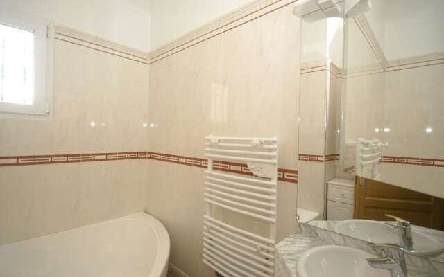 Soothing Holiday Home in Sainte-maxime With Swimming Pool