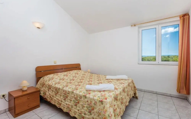 Amazing Home in Poljica With Wifi and 4 Bedrooms