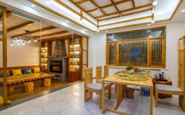 Floral Hotel · Rushuang Courtyard Lijiang
