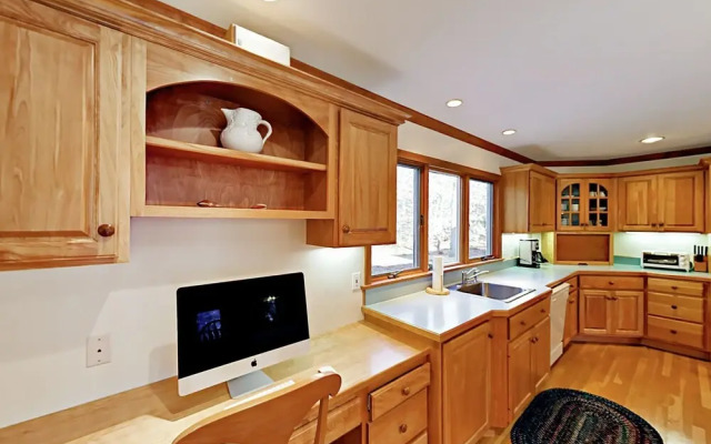 Cape Cod Bay - 4 Br Home