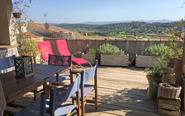 Peaceful Mansion With Roofed Terrace in Lorgues France