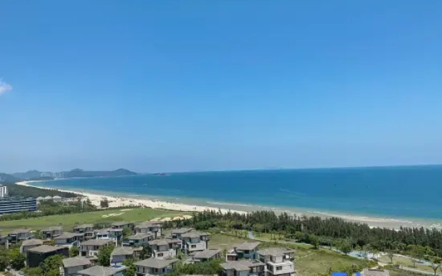 Lantian Weekend Vacation Homestay (Yangjiang Hailing Island Poly Silver Beach)