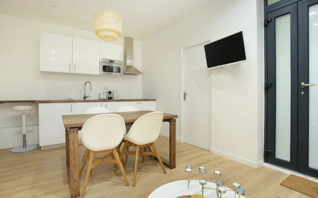 2 Bedrooms 253 St Denis