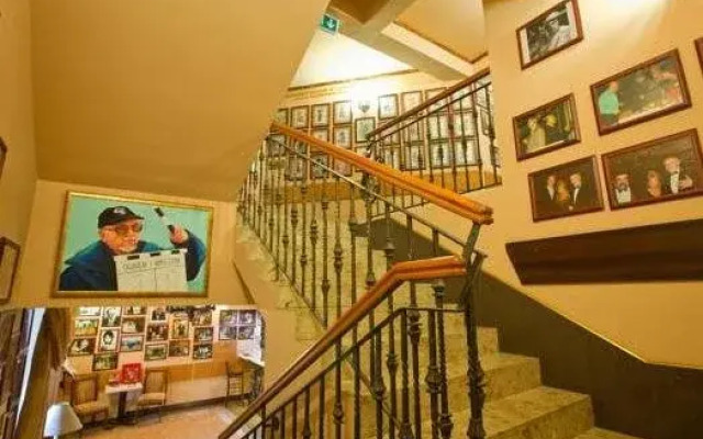 Hotel Trylogia