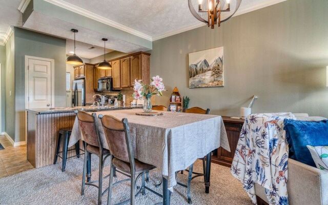 Majestic Lakeside Hideaway 2 Bedroom Condo