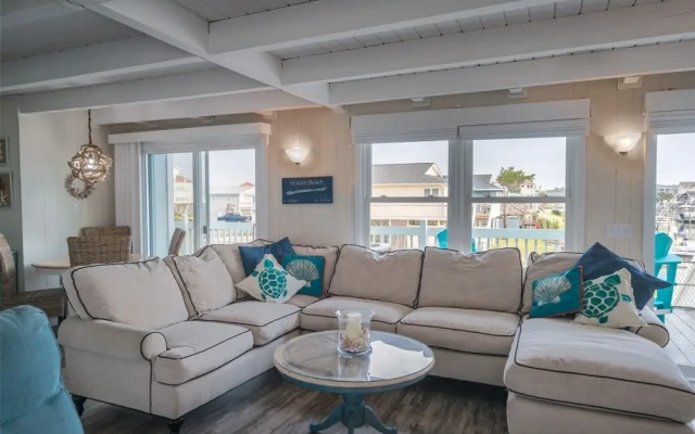 Palmetto Paradise 3 Bedroom Home by RedAwning