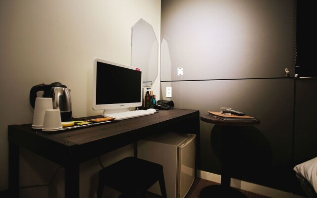 Yaja Gangnam Nonhyeon