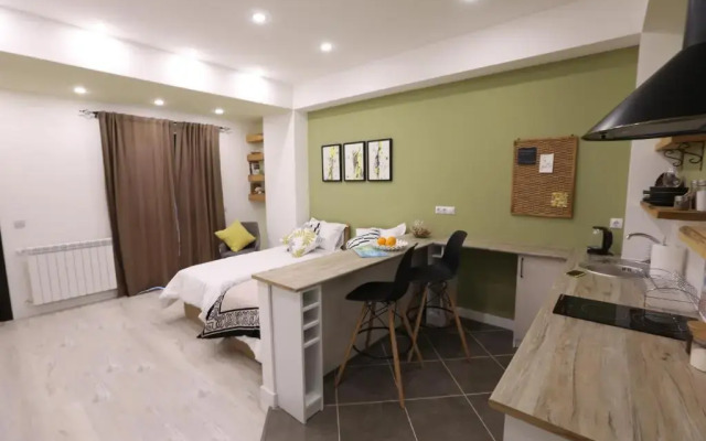 Green Rose Studio - Self Checkin - Garden - BBQ