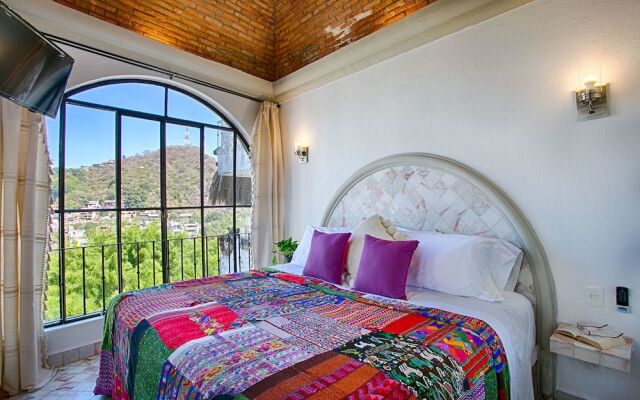 Casa Loma Old Town 3 BR by Casago