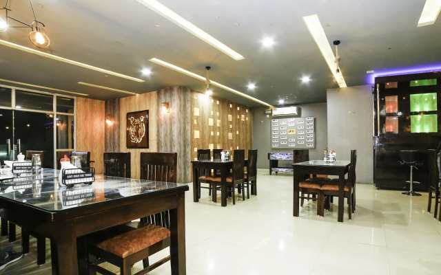 Hotel C P Palace by OYO Rooms