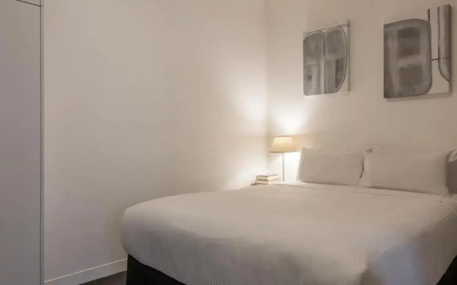 Oaks Melbourne on Collins Suites