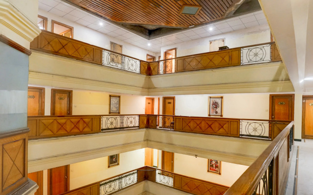 Super Townhouse Subhash Nagar Formerly Royal Palazzo