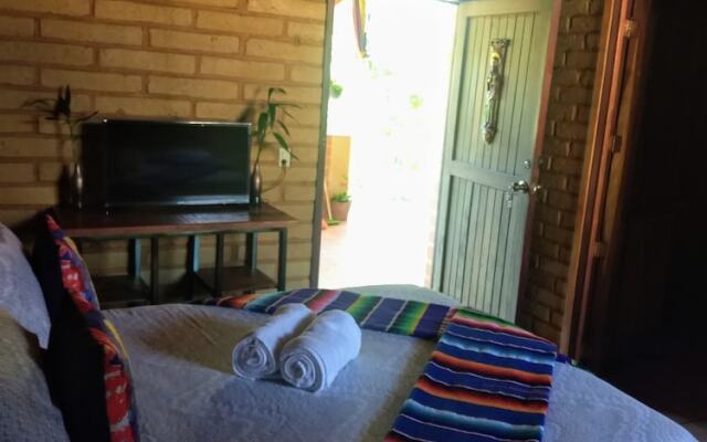 La Joya De Tuito Bed & Breakfast