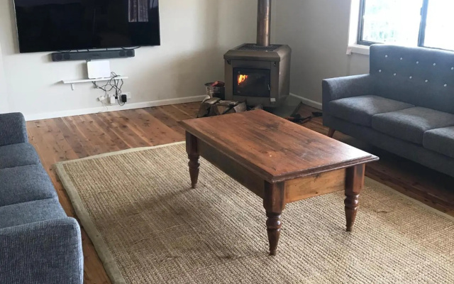 3 Bedroom Lakeview Cottage with Drying/Bike Room – Guest Rooms – Jindabyne