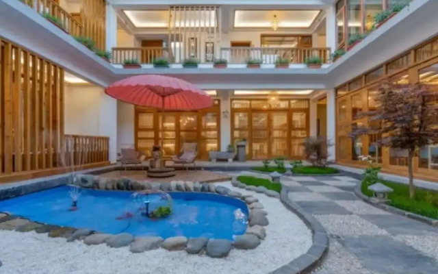 Floral Hotel · Rushuang Courtyard Lijiang