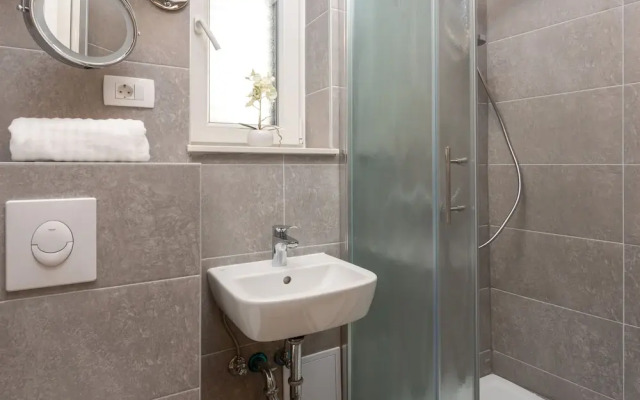 Luxury Studios & Rooms Seven