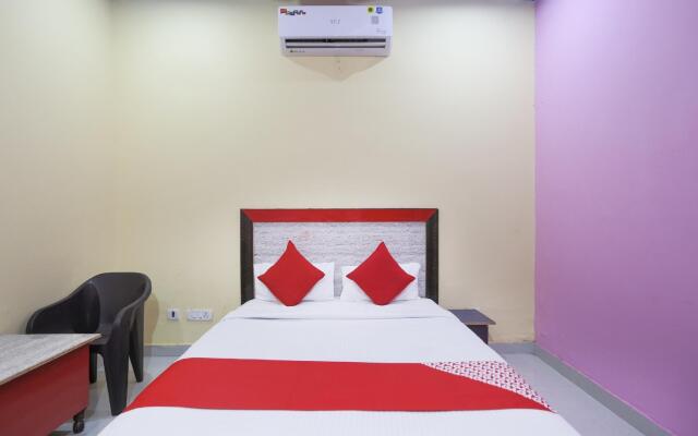 OYO 75125 Hotel Pari