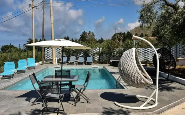 Countryside Villa With Private Pool