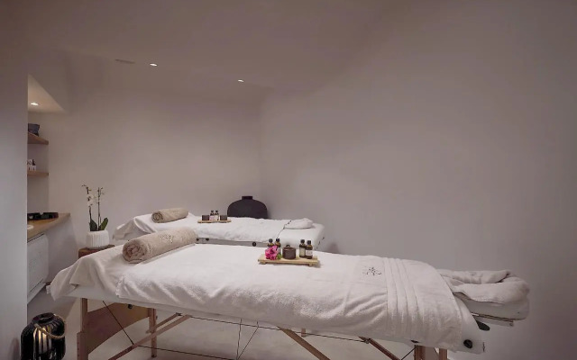 Alleys All-Suite Hotel & Spa