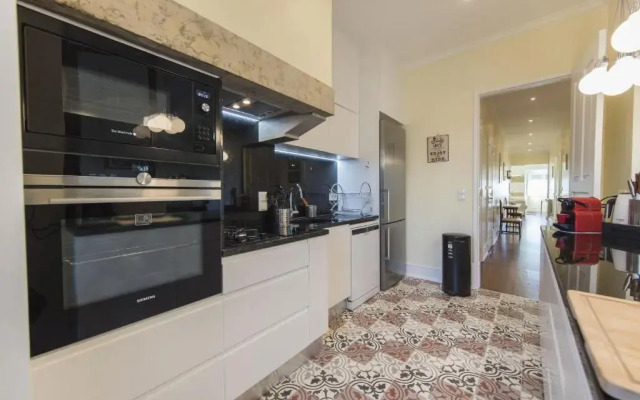Spacious 4bdr River View
