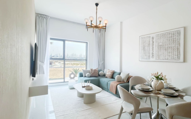 Bright 2bed Family Home: Pool, Gym & Kids Play