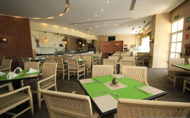 Holiday Inn Convention Center by IHG