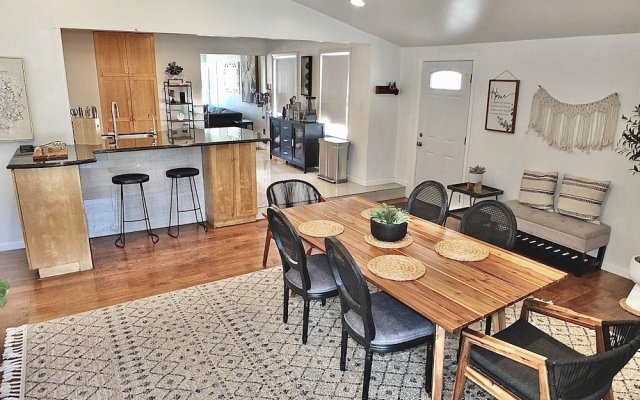 Bellflower Breeze Charming 3 BDR in Long Beach!