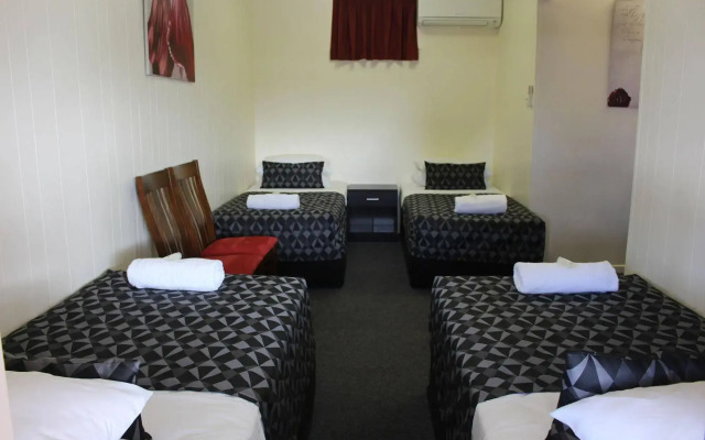 Parkside Motel
