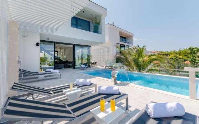 Luxury Villa Complex Pax & Vitae With Heated Infinity Pools, 16 Sleeps