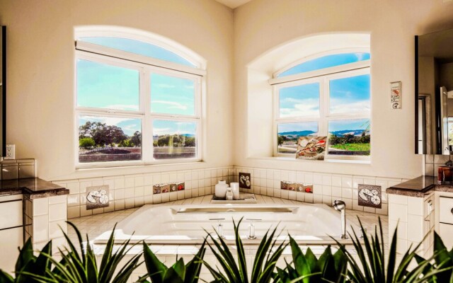 The Mermaid by AvantStay | Prvt Estate w/Swim-Up Bar, Volleyball Crt | Sleeps 14