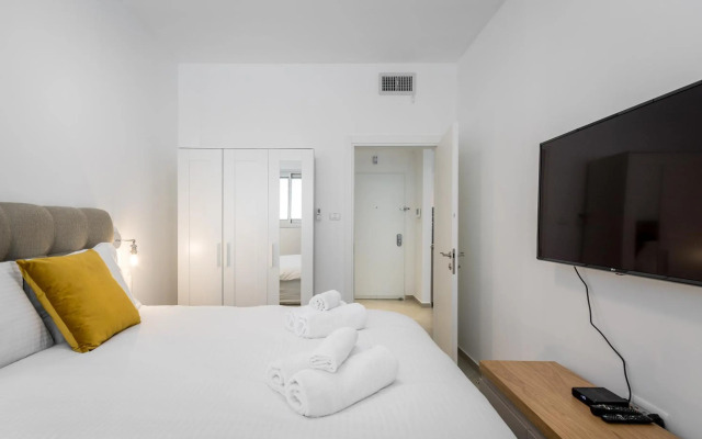 Stunning 1 BDR with balcony on Sheinkin st