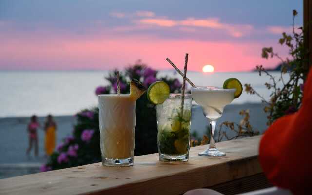 Ninos Grand Beach Hotel & Resort