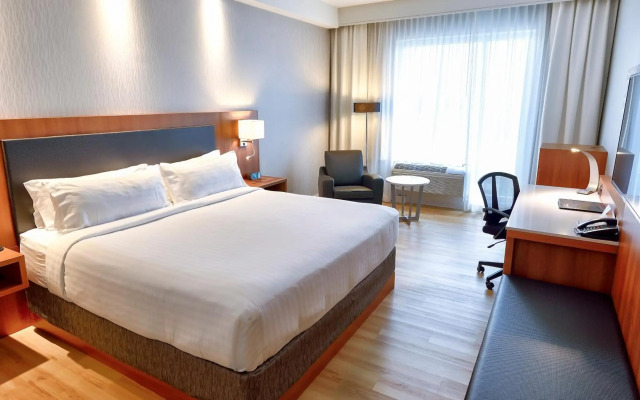Holiday Inn Express And Suites Vaudreuil Dorion