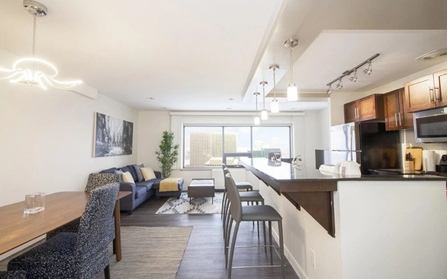 Luxurious 1bdrm Apartment With Parking and Wi-fi