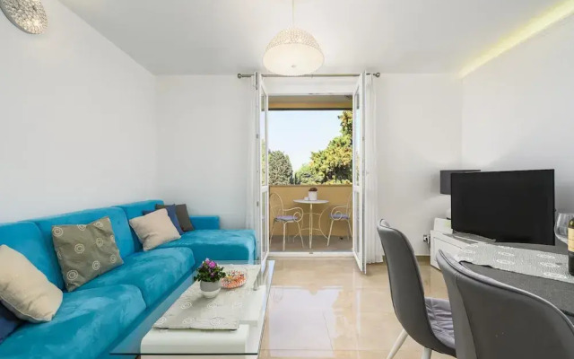 Premium Apartment With Patio