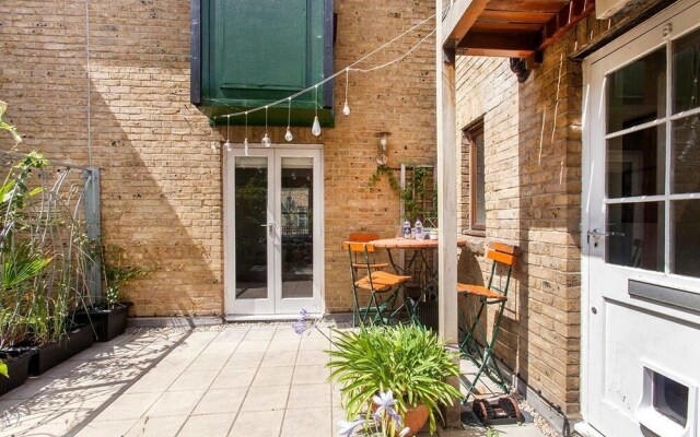 Quirky 2BR flat with terrace, near Shoreditch!