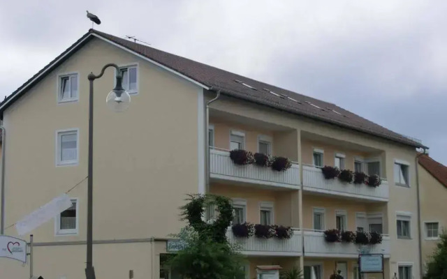 Pension Eichschmid / Röll´n Biergarten