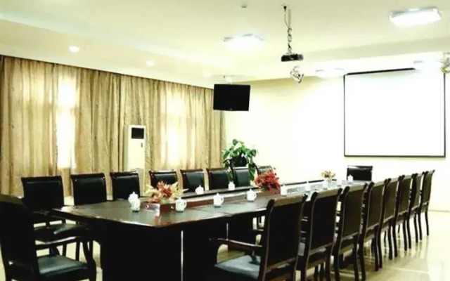Qingdao High School Xianglan Hotel