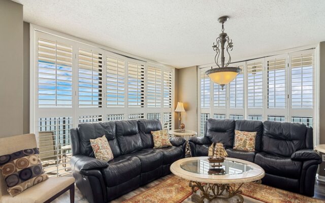 Edgewater Tower by Vtrips