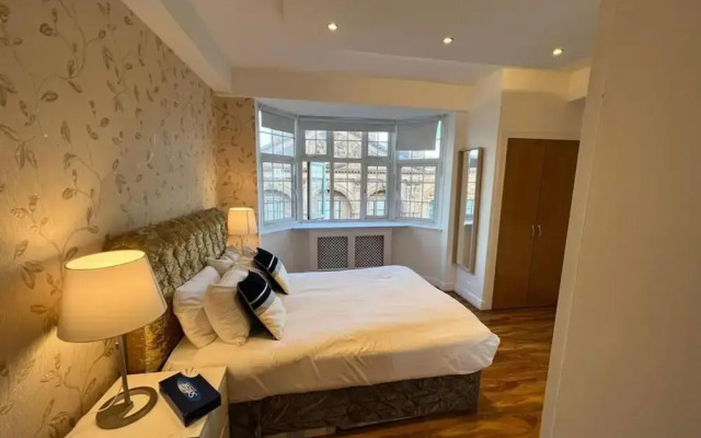 Captivating 4-bed Apartment in London